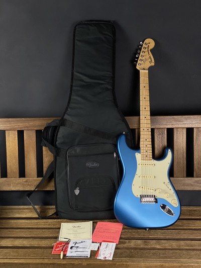 Fender 2022 American Performer Stratocaster Satin Lake Placid Blue